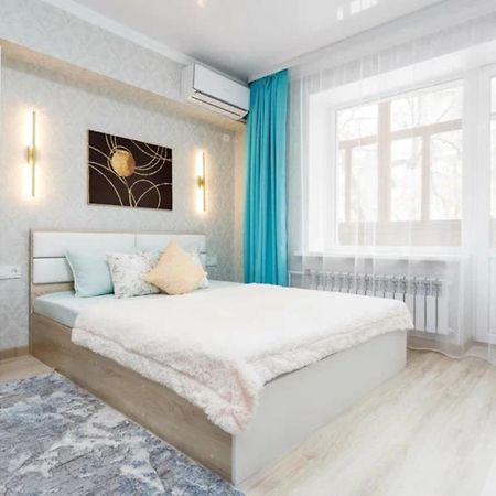 Шикарная Квартира В Золотом Квадрате Almaty Bagian luar foto